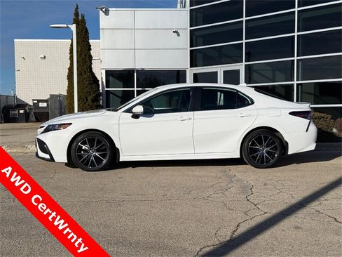 Used 2024 Toyota Camry SE image 6