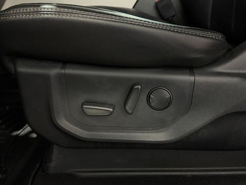 Used 2020 Ford F250 Lariat w/ Lariat Ultimate Package AWD/4WD image 33