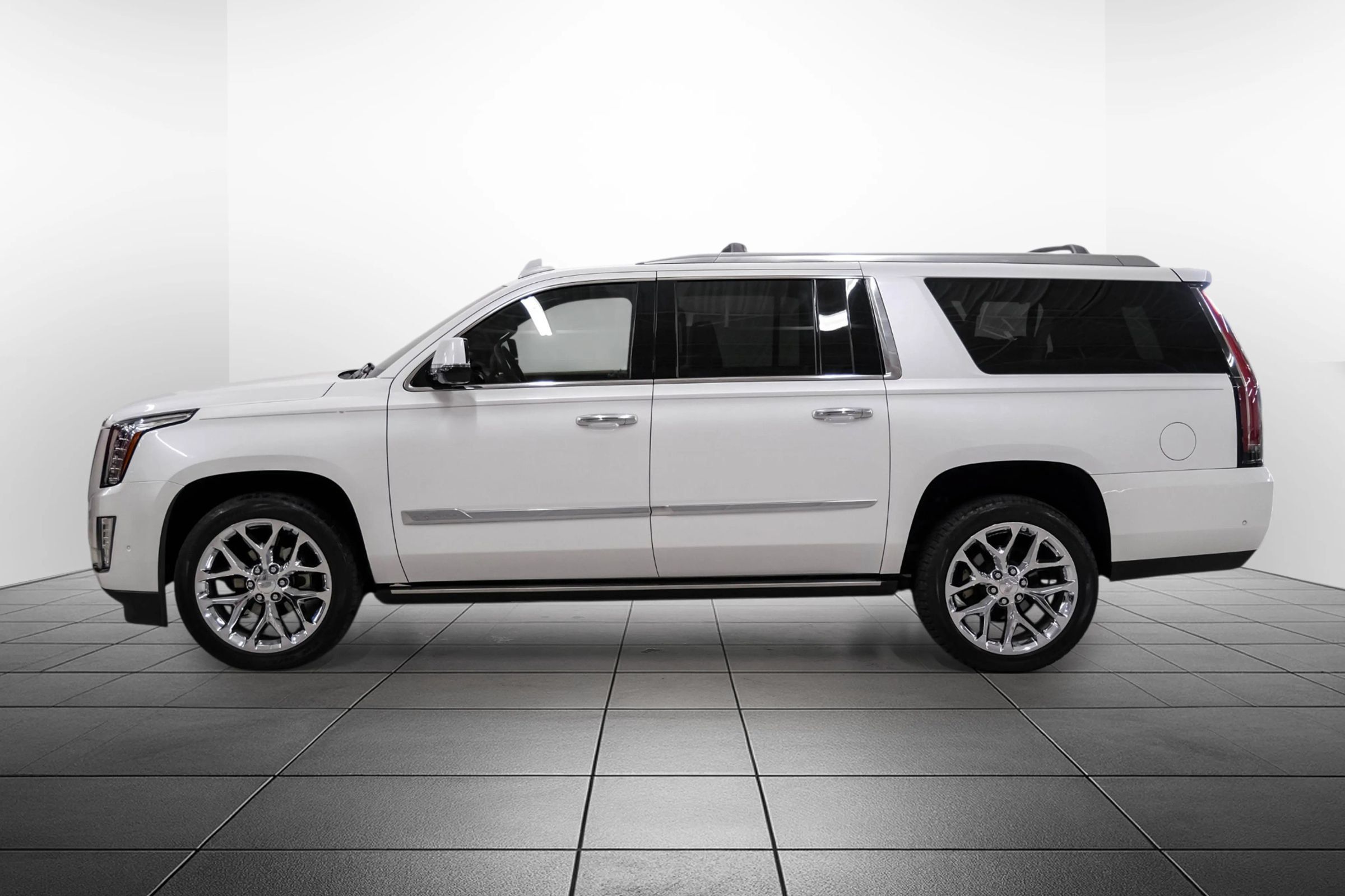 Used 2017 Cadillac Escalade ESV Platinum AWD/4WD image 12