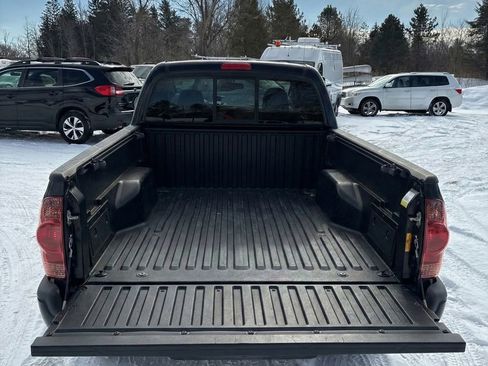 Used 2019 Nissan Titan SV image 31