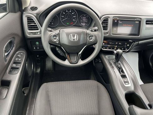 Used 2017 Honda HR-V EX image 12