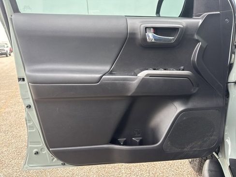 Used 2023 Toyota Tacoma TRD Off-Road image 12