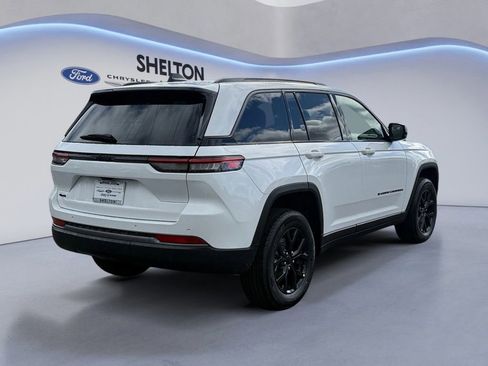 New 2026 Jeep Grand Cherokee Altitude image 6