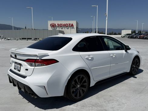 Used 2023 Toyota Corolla SE FWD image 3
