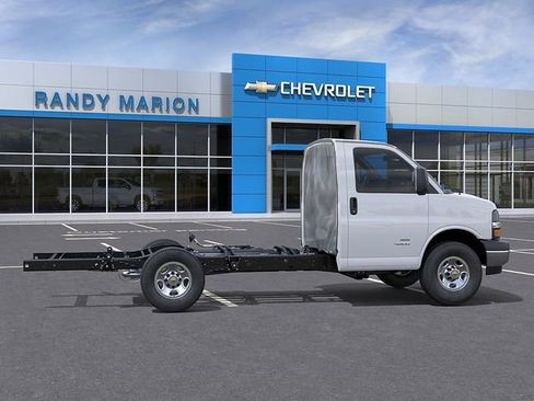 New 2026 Chevrolet Express 3500 RWD image 5