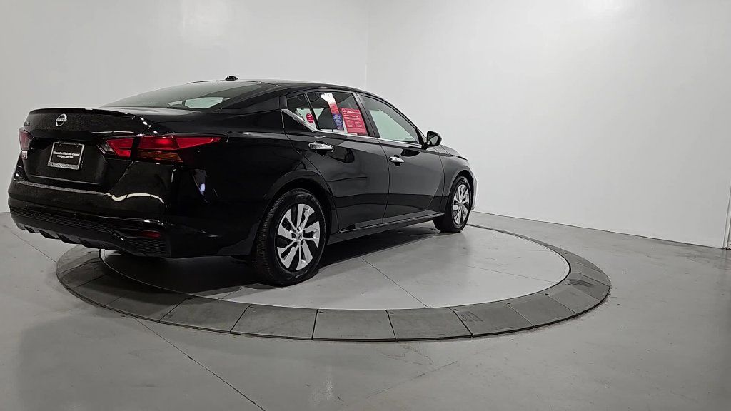 Certified 2025 Nissan Altima 2.5 S FWD image 6