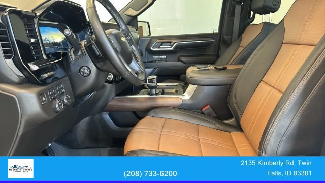 Used 2024 Chevrolet Silverado 1500 High Country w/ Technology Package AWD/4WD image 16