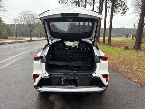 Used 2024 Buick Envista Sport Touring w/ Convenience I Package image 18