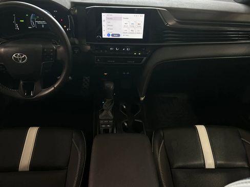 Used 2025 Toyota Camry SE FWD image 4