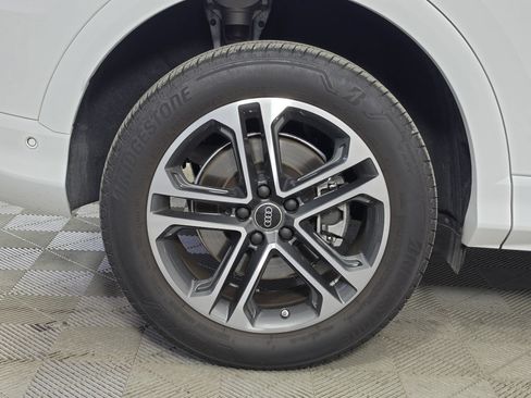 Certified 2025 Audi Q5 Premium w/ Convenience Package AWD/4WD image 9