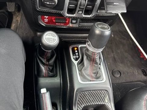 Used 2018 Jeep Wrangler Unlimited Rubicon AWD/4WD image 12