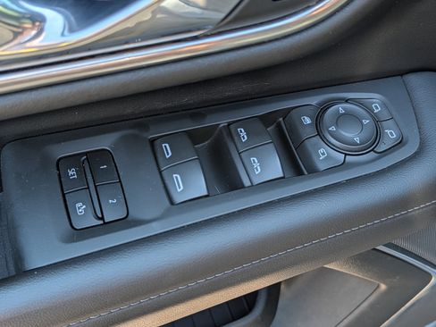 Used 2021 Chevrolet Tahoe Z71 w/ Z71 Signature Package AWD/4WD image 19