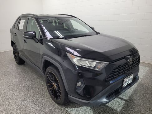 Used 2021 Toyota RAV4 XLE FWD image 3