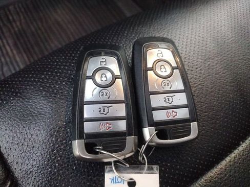 Used 2020 Ford Expedition XLT w/ Equipment Group 202A AWD/4WD image 35