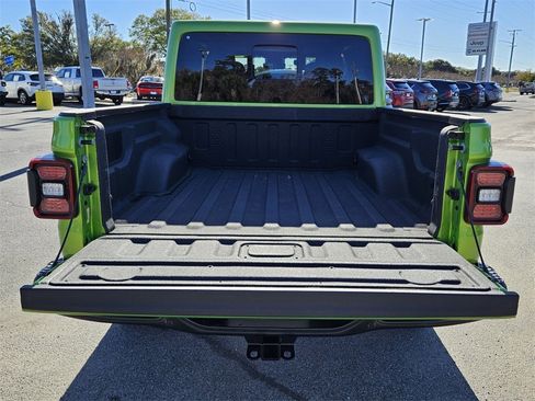 New 2025 Jeep Gladiator Mojave image 13