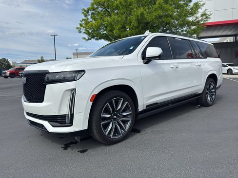 Used 2022 Cadillac Escalade ESV Sport Platinum w/ Heavy-Duty Trailer Package AWD/4WD image 5