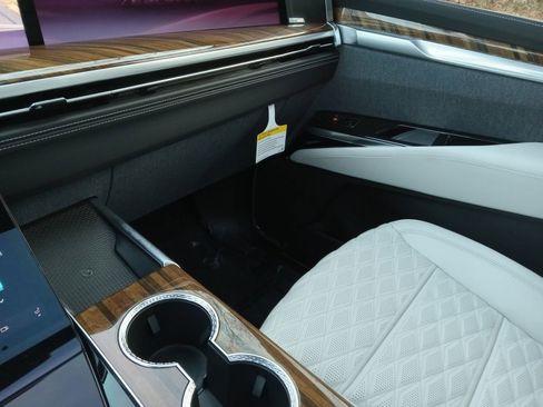 Used 2026 Cadillac Escalade Platinum Sport w/ LPO, ONYX Package image 21