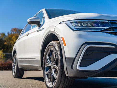 Used 2023 Volkswagen Tiguan SE image 10