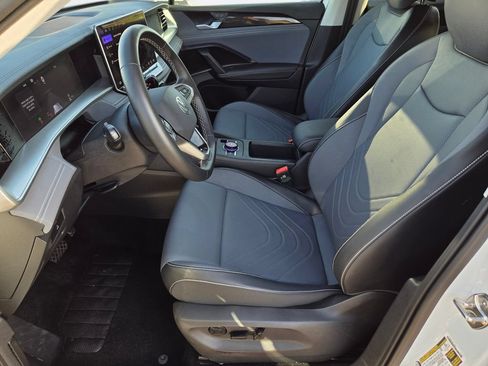 Used 2026 Volkswagen Tiguan SE FWD image 24