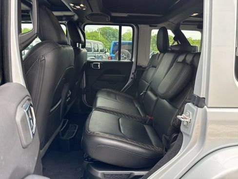 Used 2023 Jeep Wrangler Unlimited Sahara AWD/4WD image 12