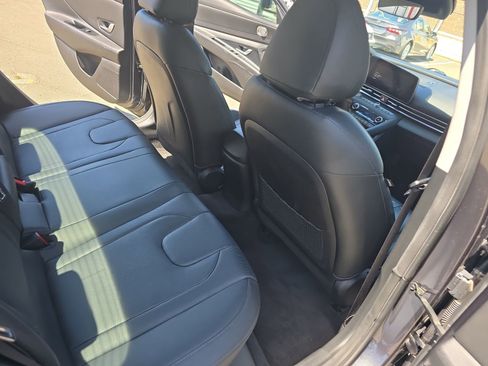 Used 2022 Hyundai Elantra Limited FWD image 11