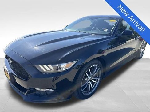 Used 2017 Ford Mustang Coupe RWD image 3