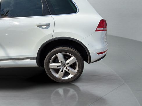 Used 2013 Volkswagen Touareg Sport AWD/4WD image 36