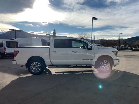 Used 2020 Nissan Titan SL w/ Moonroof Package image 6
