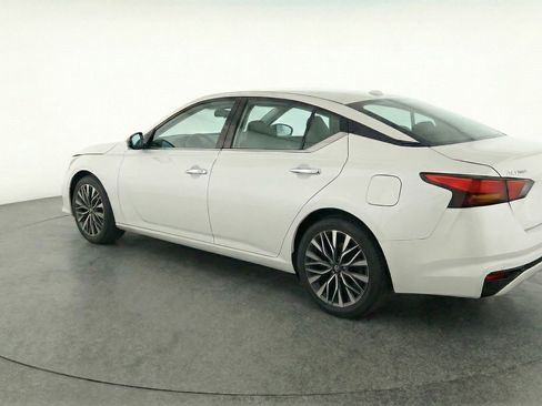 Used 2025 Nissan Altima 2.5 SV FWD image 6