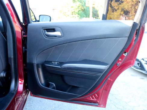 Used 2020 Dodge Charger SXT w/ Blacktop Package image 38