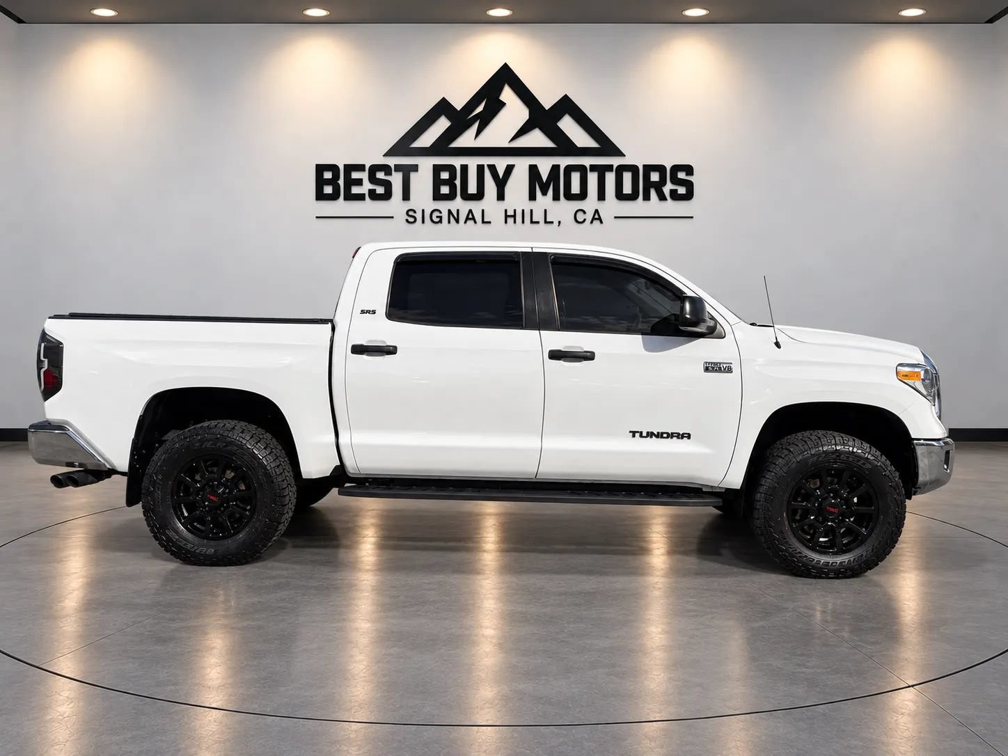 Used 2015 Toyota Tundra SR5 AWD/4WD image 9