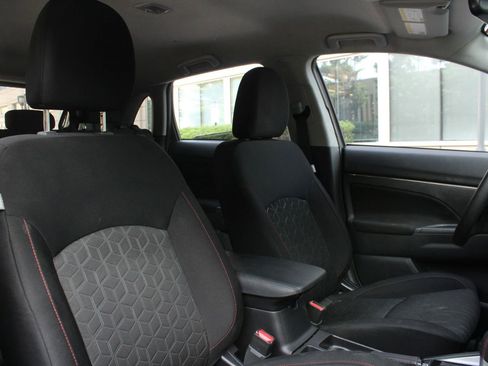 Used 2025 Mitsubishi Outlander Sport LE AWD/4WD image 28
