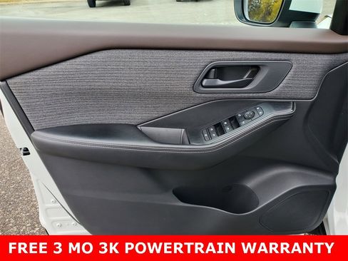 Used 2022 Nissan Rogue S image 7