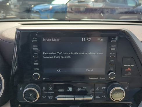 Used 2022 Toyota Highlander XLE image 17