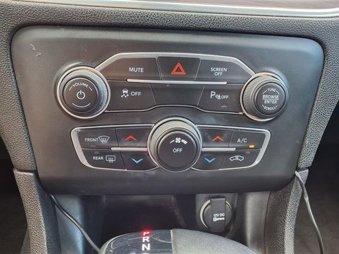 Used 2018 Dodge Charger SXT w/ Blacktop Package RWD image 25