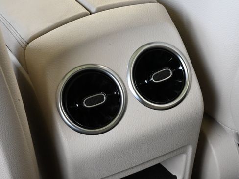 Used 2022 Mercedes-Benz GLB 250 4MATIC image 43