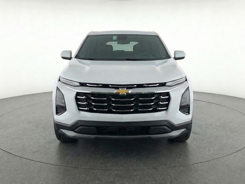 Used 2025 Chevrolet Equinox LT image 2