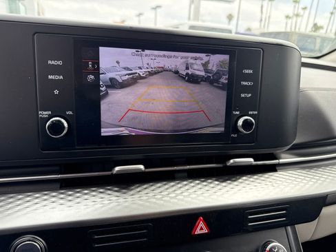 Used 2024 Kia Carnival LX FWD image 20