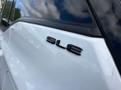 Used 2022 GMC Terrain SLE w/ Driver Convenience Package AWD/4WD image 3