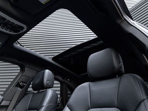 Certified 2025 Porsche Macan AWD/4WD image 14