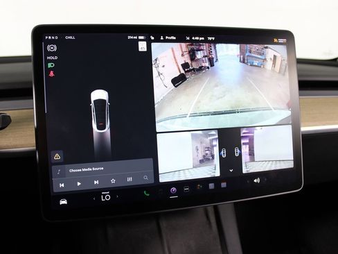 Used 2021 Tesla Model Y Long Range image 17