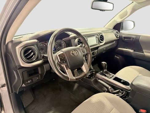 Certified 2019 Toyota Tacoma SR5 AWD/4WD image 8