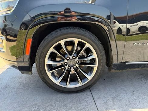 Used 2023 Jeep Wagoneer L Series III w/ Premium Group I AWD/4WD image 4