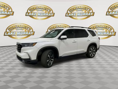 Used 2025 Honda Pilot Touring image 7