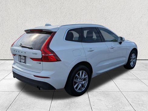 Used 2020 Volvo XC60 T5 Momentum image 3