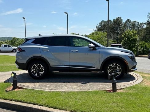 Used 2023 Kia Sportage LX AWD/4WD image 8