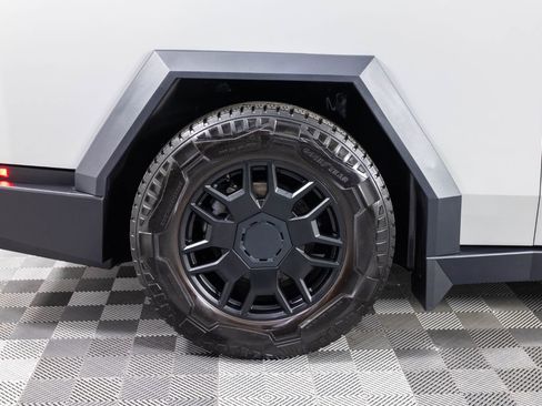 Used 2024 Tesla Cybertruck AWD Crew Cab image 36