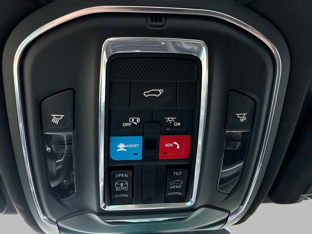 Used 2023 Jeep Grand Cherokee Altitude AWD/4WD image 34