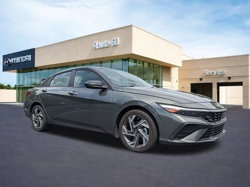 Used 2025 Hyundai Elantra Sport FWD image 2