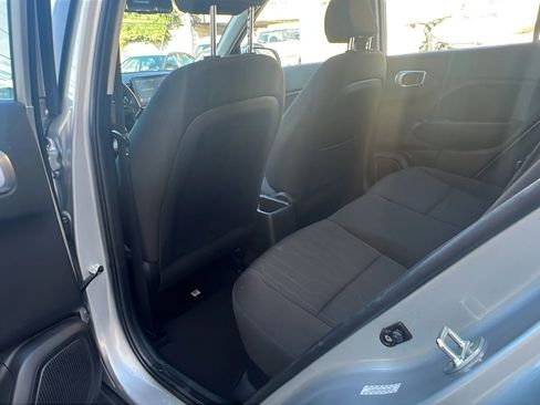 Used 2022 Hyundai Venue SE image 29